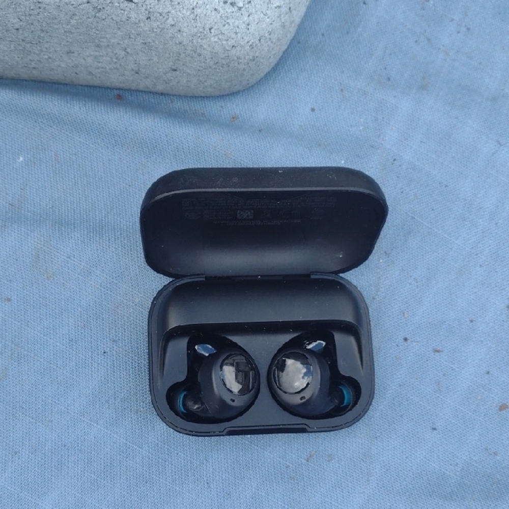 Amazon  TY0929L Black Wireless Earbuds NWOT
